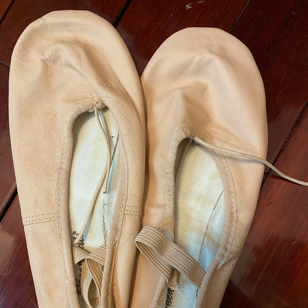 dust pink theatrical ballet flats